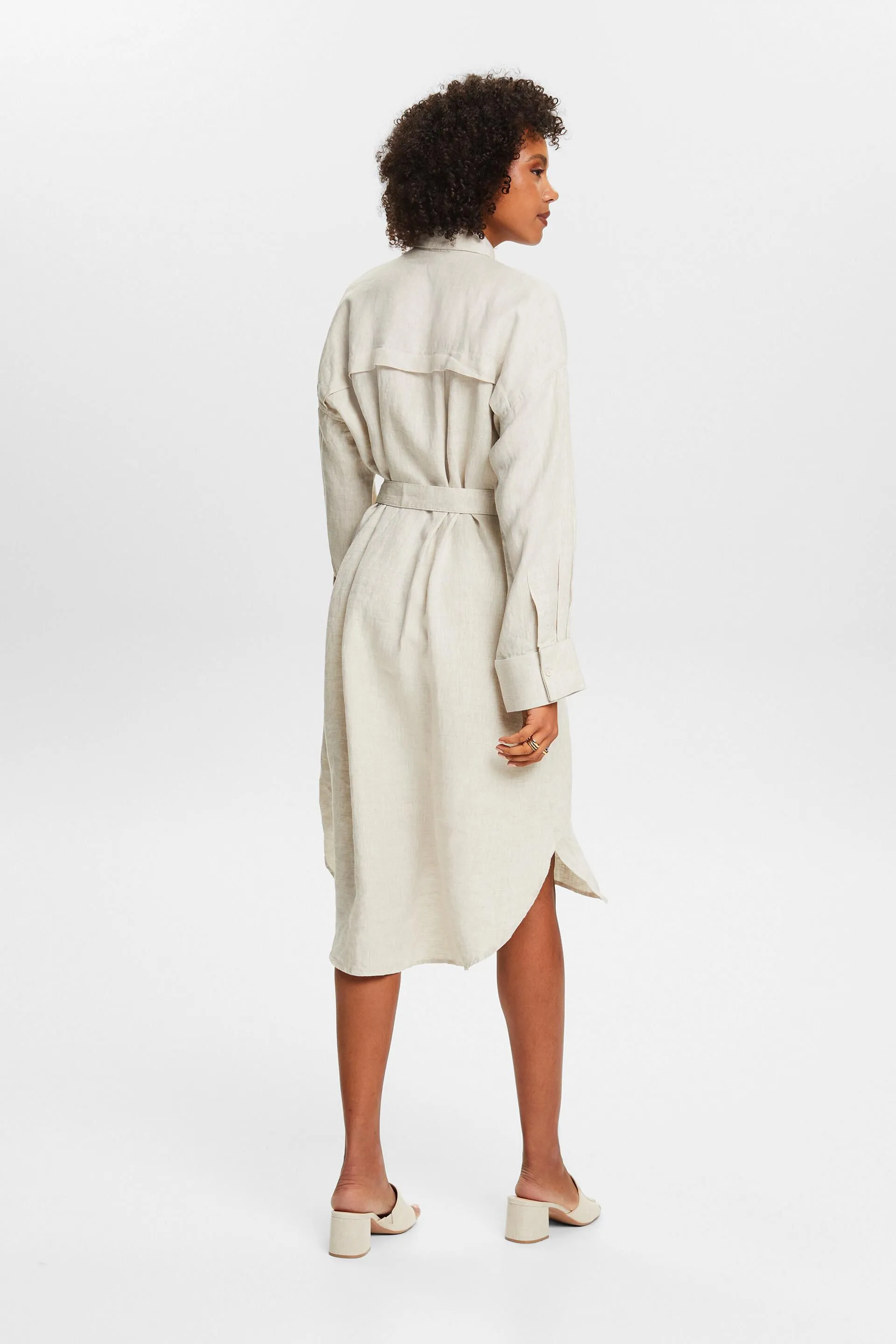 Abito camicia in lino con cintura