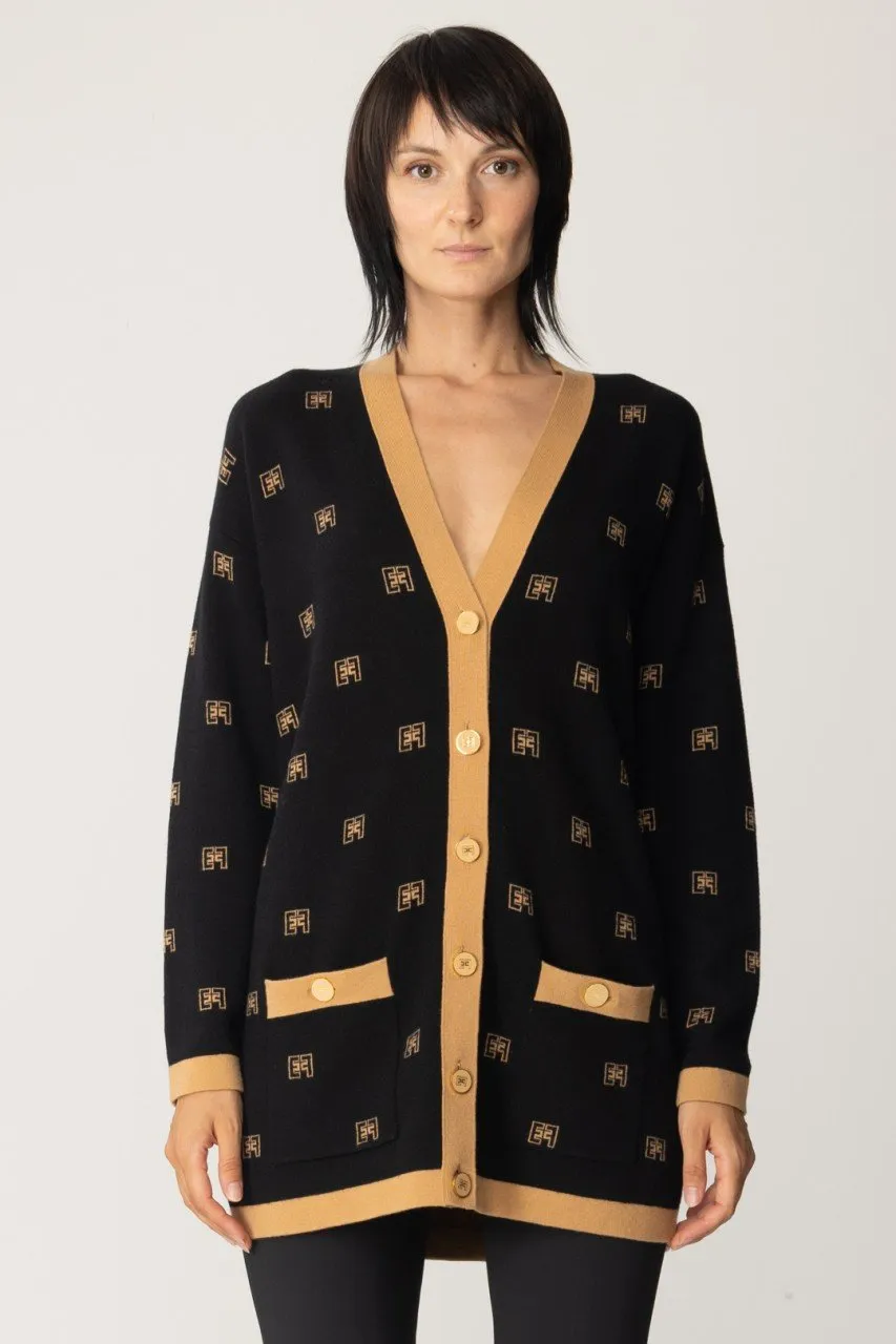 Cardigan lungo con stampa loghi NERO/CARAMELLO