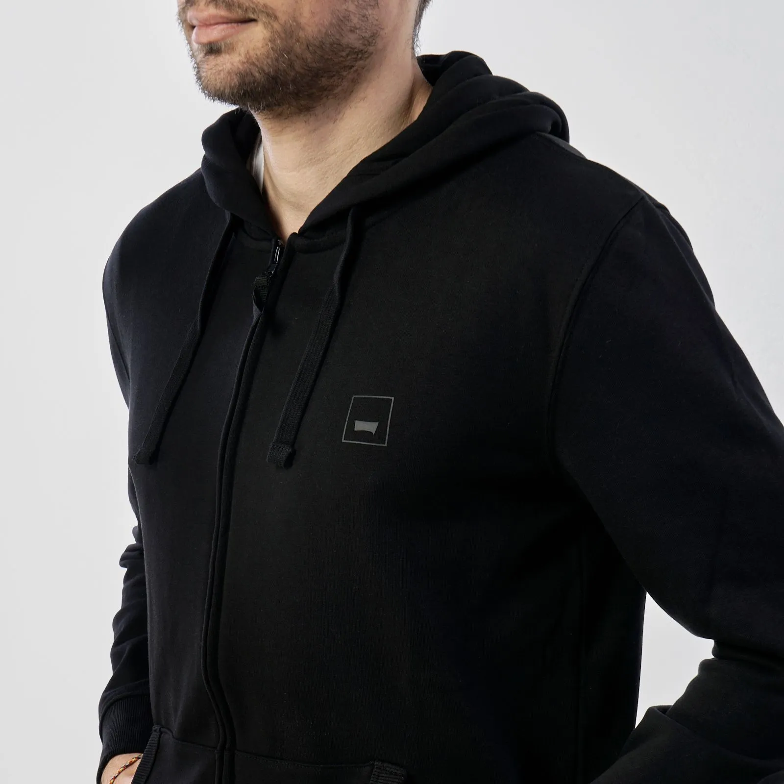 Felpa nera con zip e cappuccio