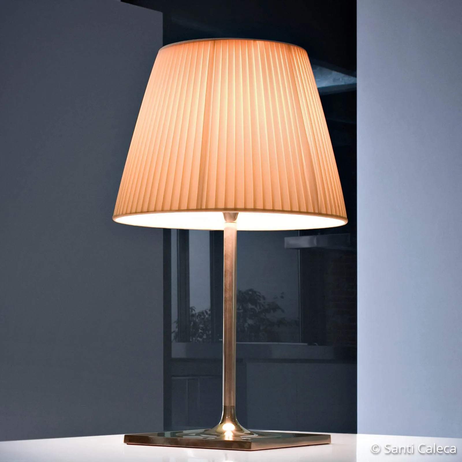 FLOS KTribe T2 lampada da tavolo con paralume in tessuto