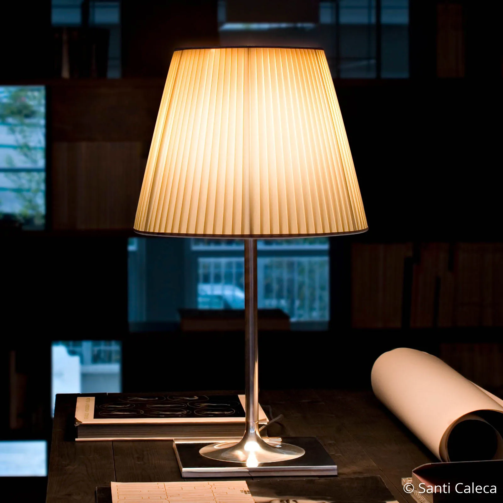 FLOS KTribe T2 lampada da tavolo con paralume in tessuto