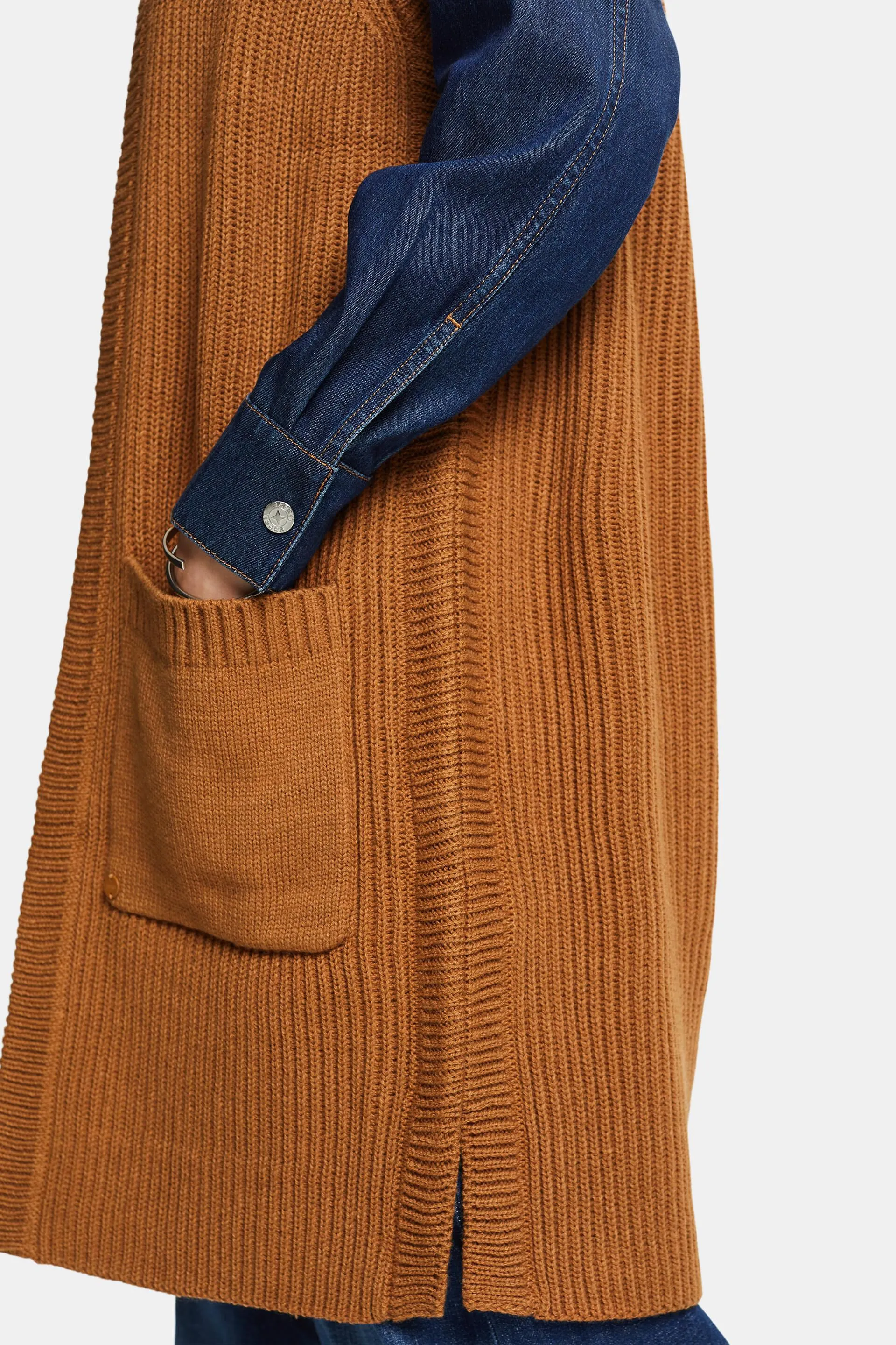 In materiale riciclato: cardigan lungo senza maniche