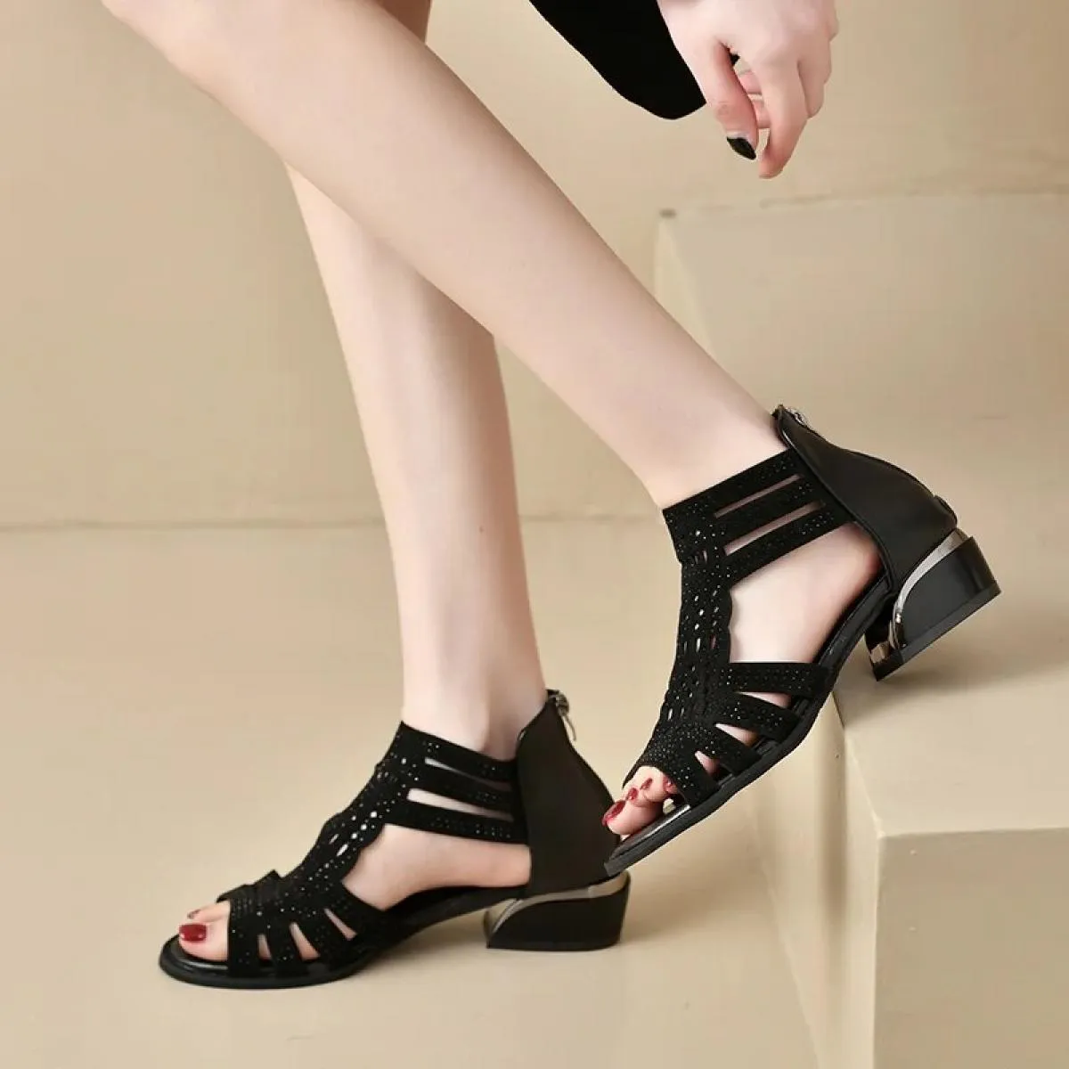 Sandali da donna 2023 Estate Scarpe Taglie Forti Punk Open Toe Tacco grosso Sandali Gladiatore da donna Retro Tacco basso Donna