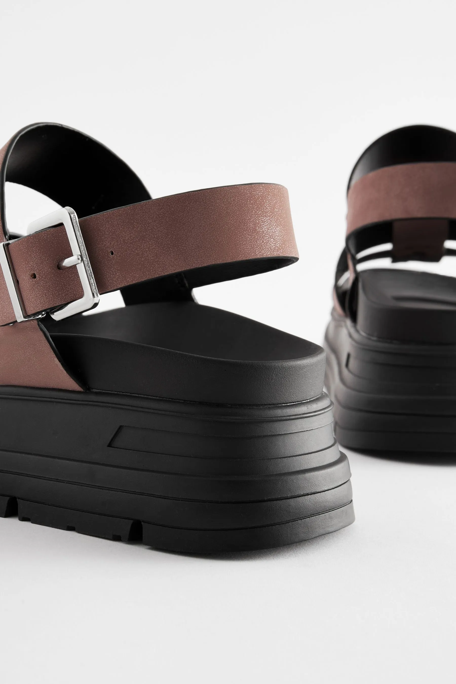 Sandali stile gladiatore con plateau spesso