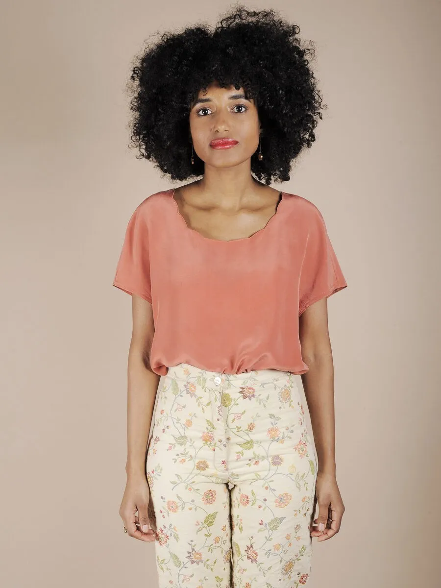 Top in seta rosa pesca collo stondato